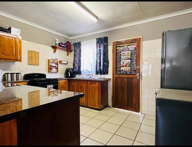 3 BEDROOM TOWNHOUSE FOR SALE IN WALDRIFT